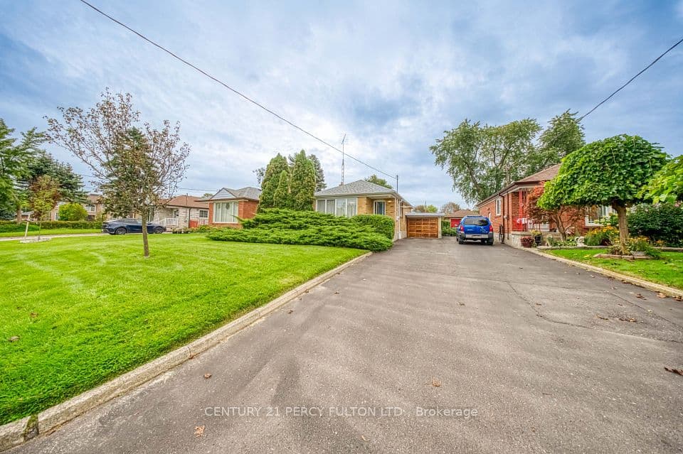 13 Graylee Avenue, Toronto, ON M1J 1M5 – photo 3