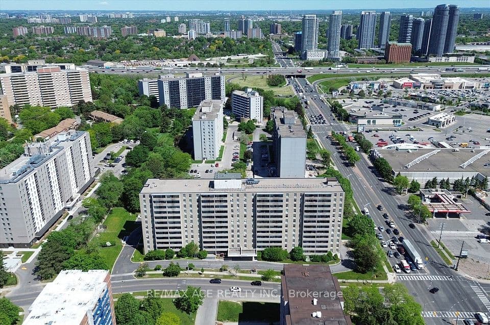 2 Glamorgan Avenue 803, Toronto, ON M1P 2M8 – photo 3