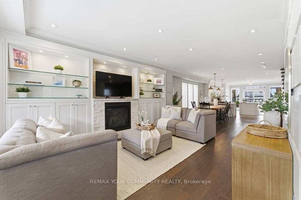 12 Hazel Avenue, Toronto, ON M4E 1C5 – photo 2