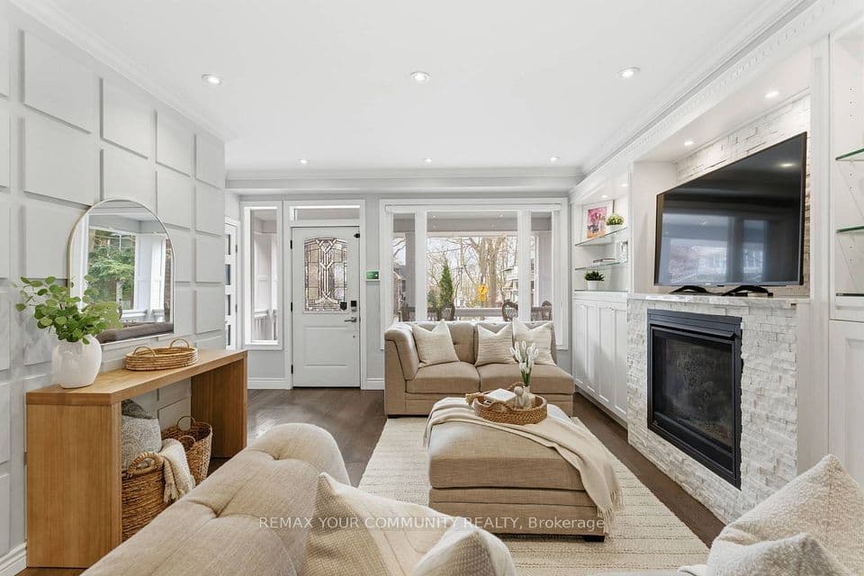 12 Hazel Avenue, Toronto, ON M4E 1C5 – photo 3