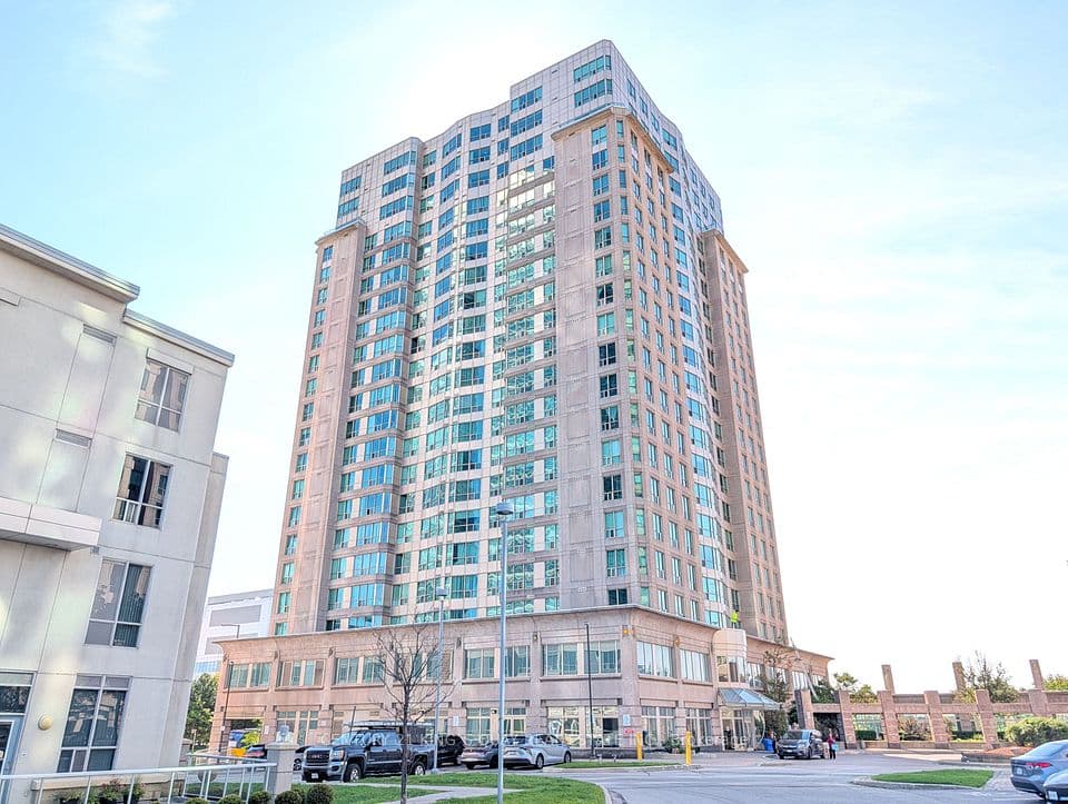 8 Lee Centre Drive 1701, Toronto, ON M1H 3H8 – main photo