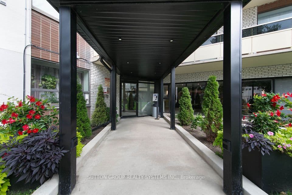 921 Midland Avenue 209, Toronto, ON M1K 4G2 – photo 2