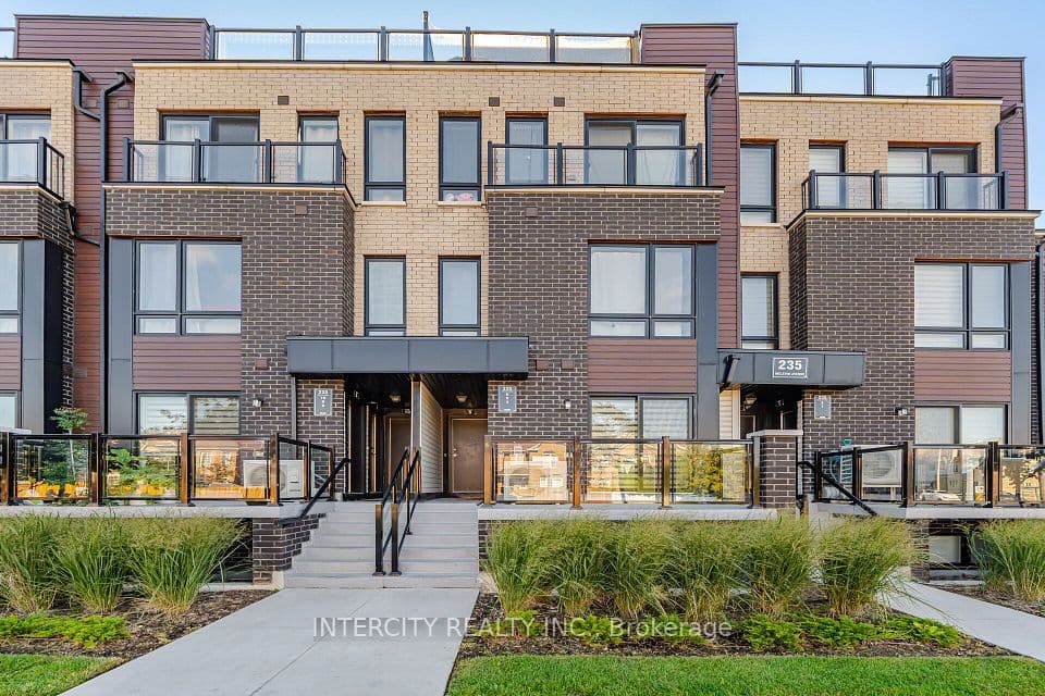 235 Mclevin Avenue 4, Toronto, ON M1B 0E8 – main photo