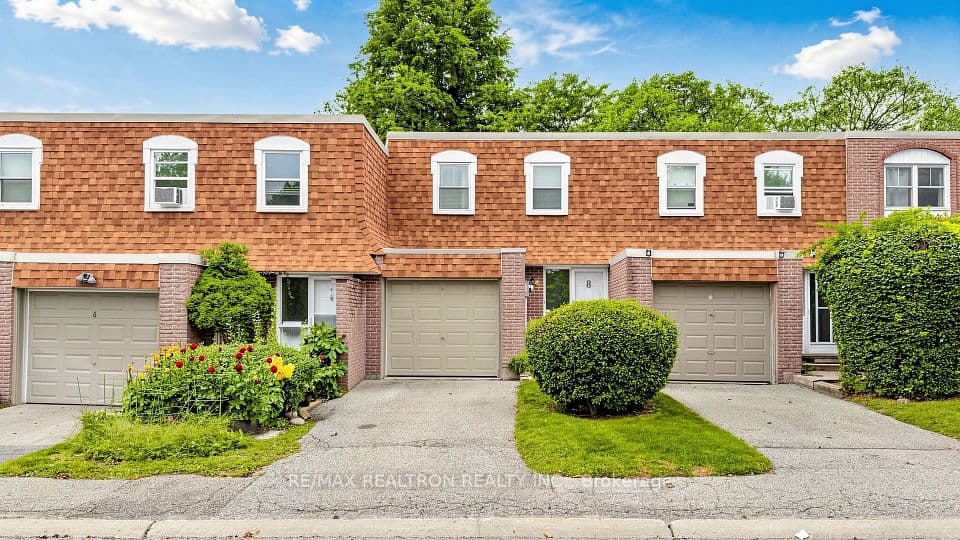 850 Huntingwood Drive 8, Toronto, ON M1T 2L9 – main photo