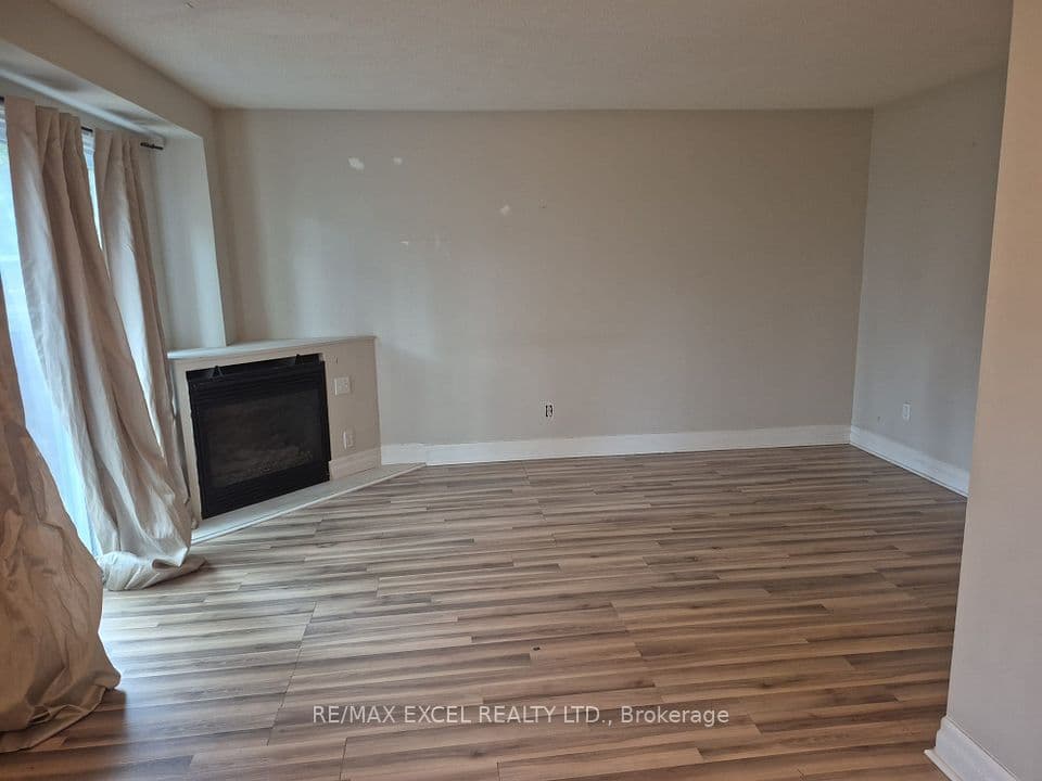 111 Bradstone Square, Toronto, ON M1B 1W1 – main photo