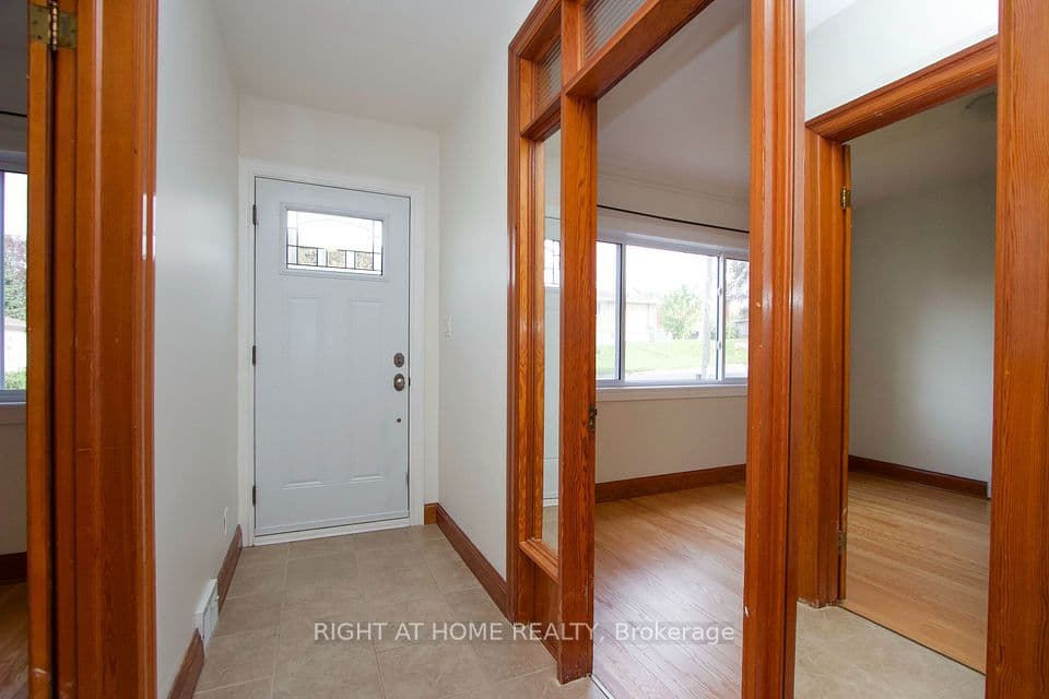 488 Cromwell Avenue, Oshawa, ON L1J 4V2 – photo 3