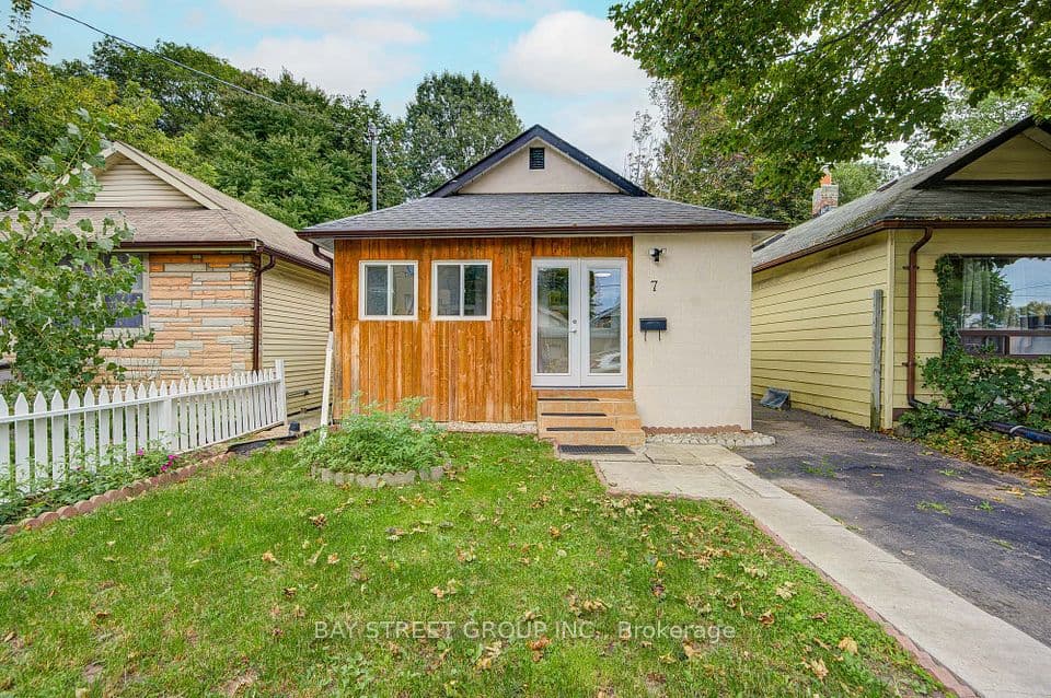 7 Emmott Avenue, Toronto, ON M1L 2X2 – photo 2