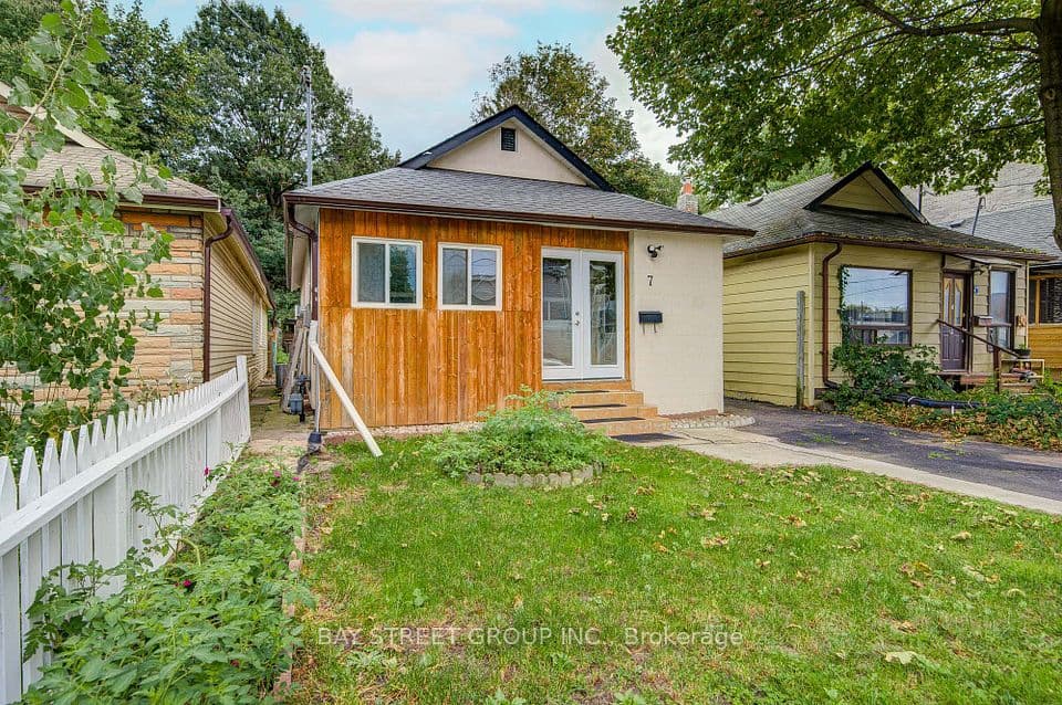 7 Emmott Avenue, Toronto, ON M1L 2X2 – photo 3