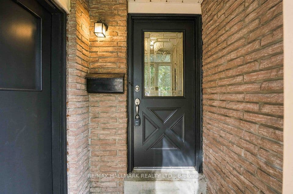 516 Creekview Circle, Pickering, ON L1W 2Z6 – photo 3