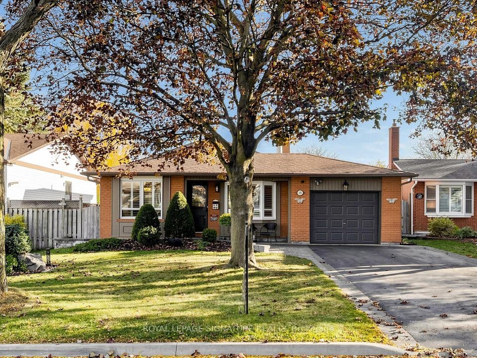 15 Guthrie Crescent, Whitby, ON L1P 1A6 – main photo