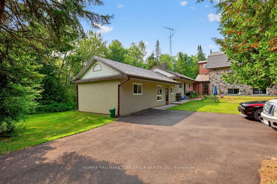 245 Davis Drive, Uxbridge, ON L4A 7X4 – photo 3