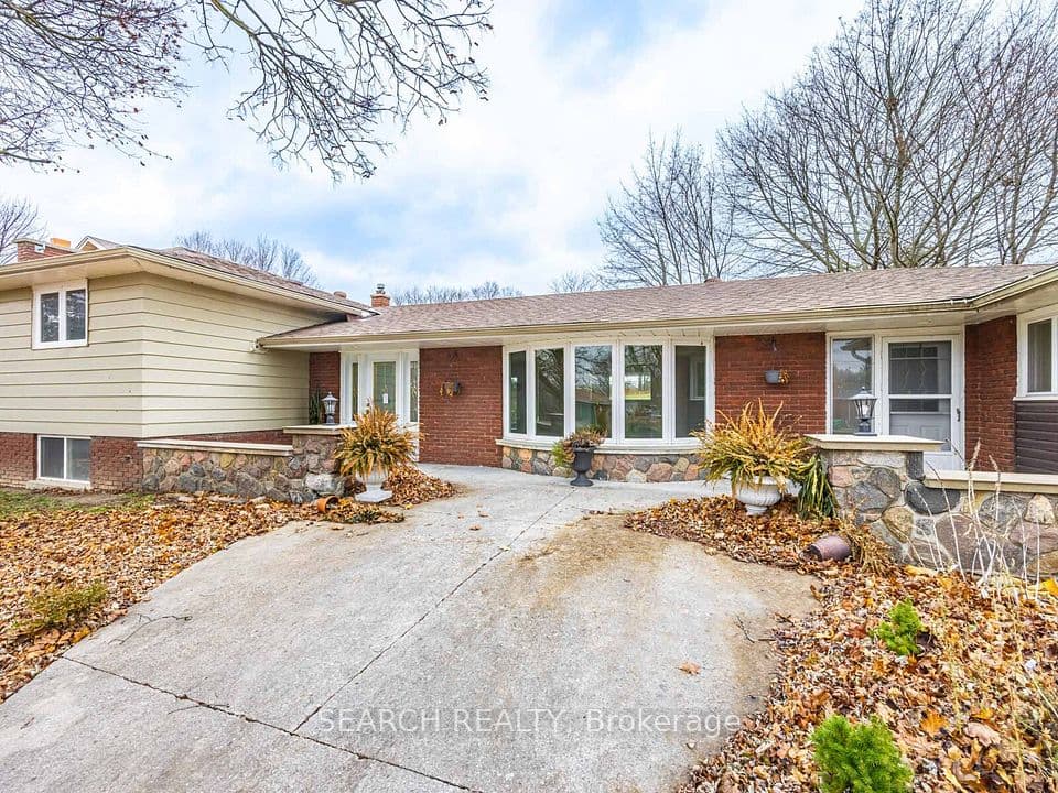 41 Hamilton Drive, Newmarket, ON L3Y 3E7 – main photo