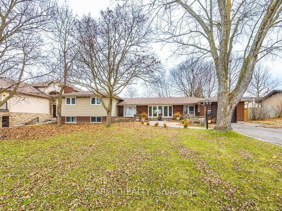 41 Hamilton Drive, Newmarket, ON L3Y 3E7 – photo 2