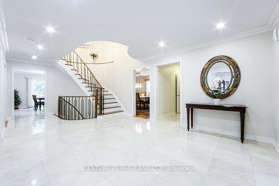 112 Strathearn Avenue, Richmond Hill, ON L4B 2L2 – photo 3