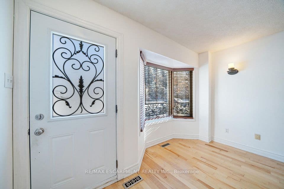 108 Olde Bayview Avenue, Richmond Hill, ON L4E 3C7 – photo 3