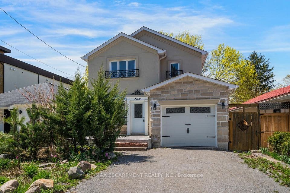 108 Olde Bayview Avenue, Richmond Hill, ON L4E 3C7 – main photo