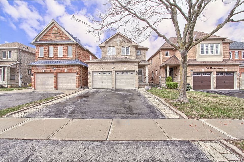 484 Menczel Crescent, Newmarket, ON L3X 2P6 – main photo