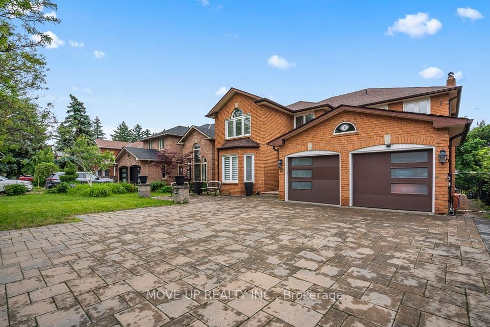 21 Gaby Court, Richmond Hill, ON L4C 8X1 – photo 2