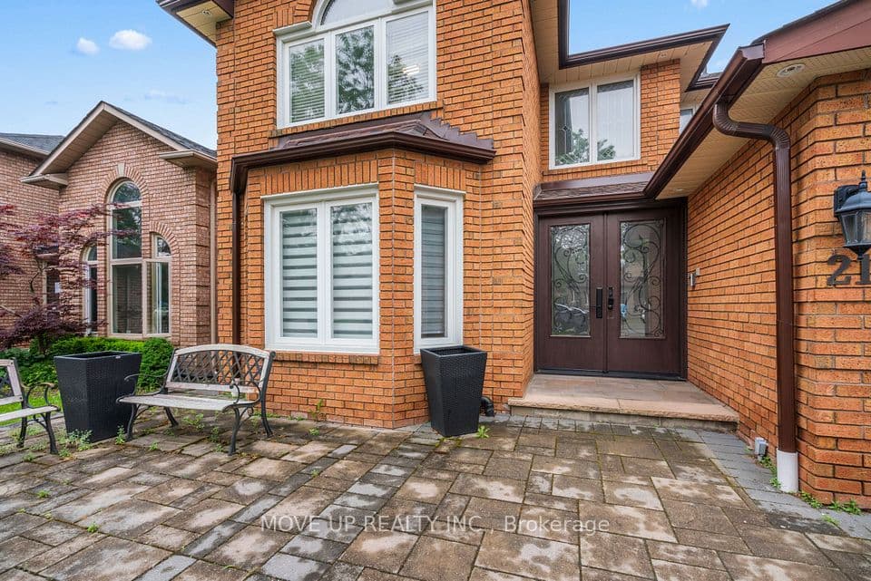 21 Gaby Court, Richmond Hill, ON L4C 8X1 – photo 3