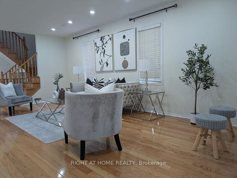 158 Hollywood hill Circle, Vaughan, ON L4H 2P2 – photo 2