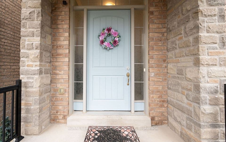 35 Clara May Avenue, East Gwillimbury, ON L9N 0R4 – photo 3