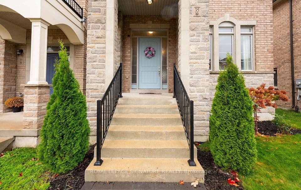 35 Clara May Avenue, East Gwillimbury, ON L9N 0R4 – photo 2