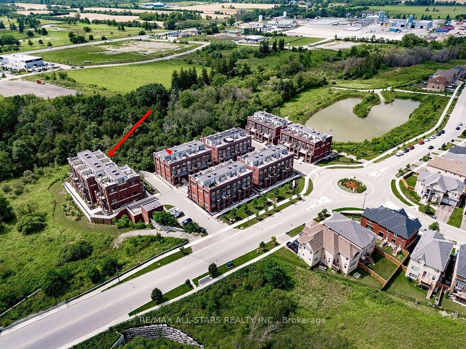 2 Linsmore Place 302, Whitchurch-Stouffville, ON L4A 4T4 – main photo