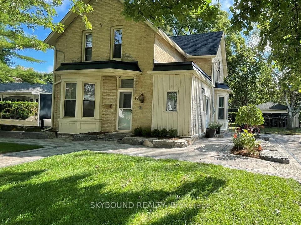 19 Spruce Street, Aurora, ON L4G 1R7 – main photo