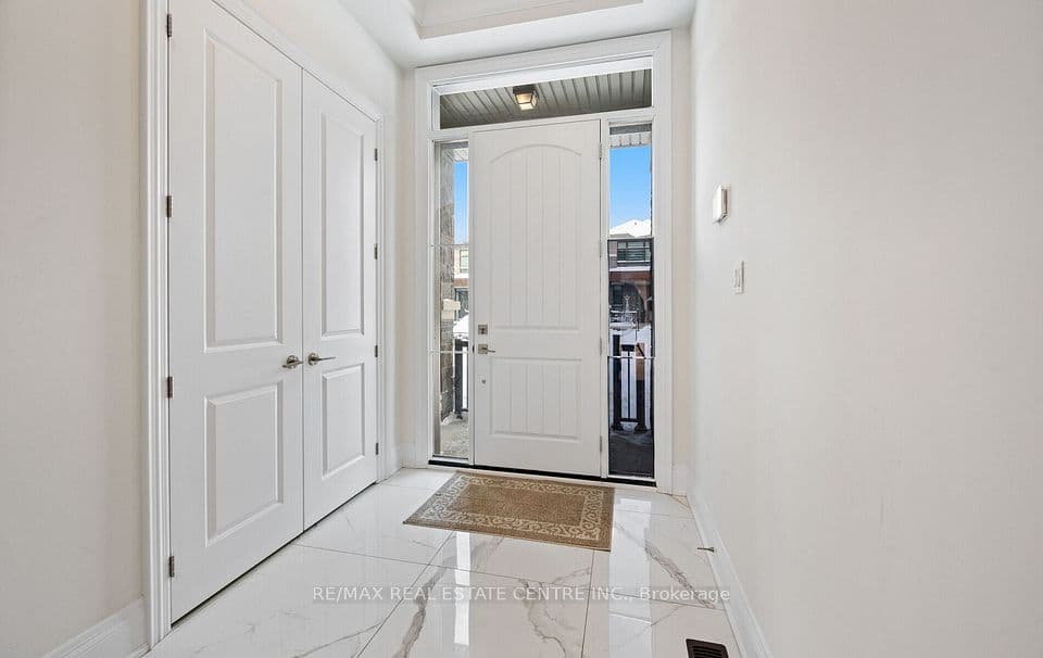 160 Wainfleet Crescent, Vaughan, ON L3L 0E6 – photo 3