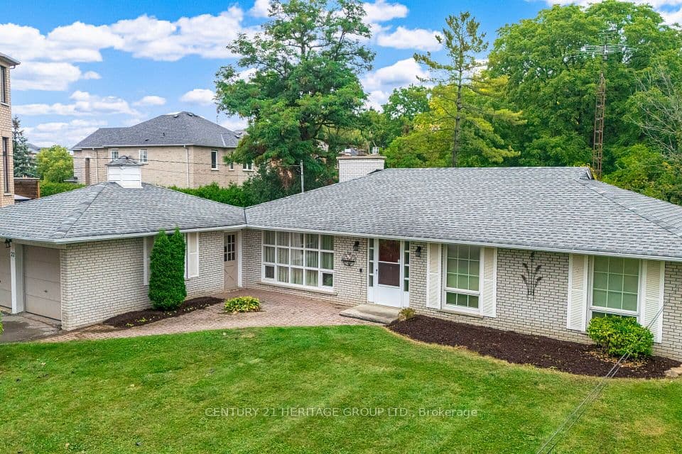 22 Poplar Drive, Richmond Hill, ON L4E 2X6 – main photo