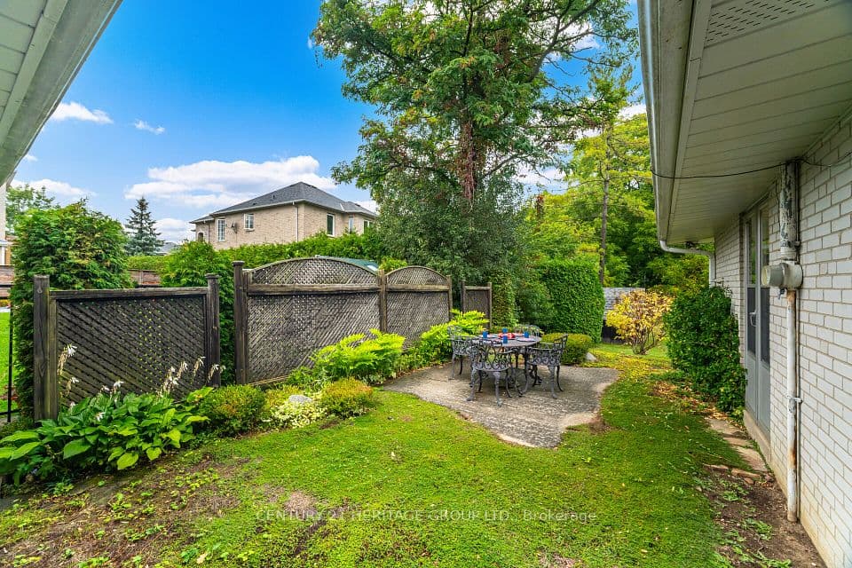 22 Poplar Drive, Richmond Hill, ON L4E 2X6 – photo 3