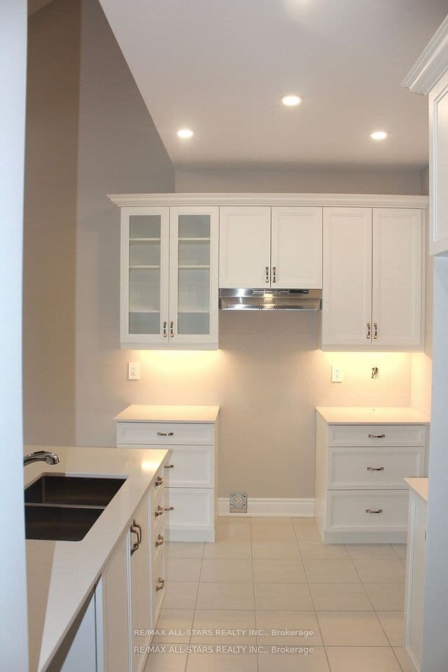 18 Schortinghuis Street, Georgina, ON L0E 1R0 – photo 2