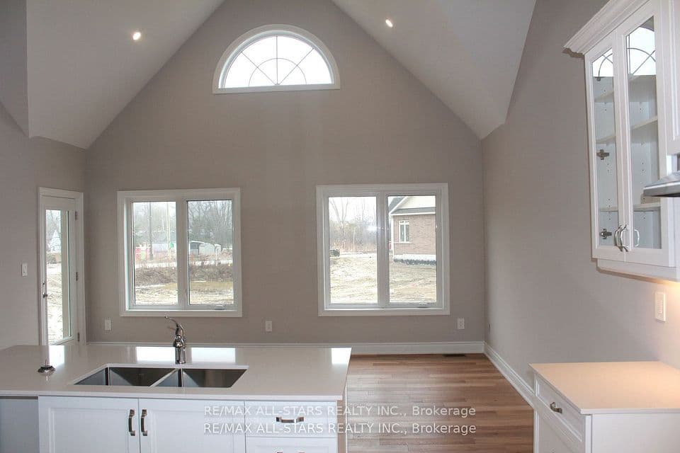 18 Schortinghuis Street, Georgina, ON L0E 1R0 – photo 3