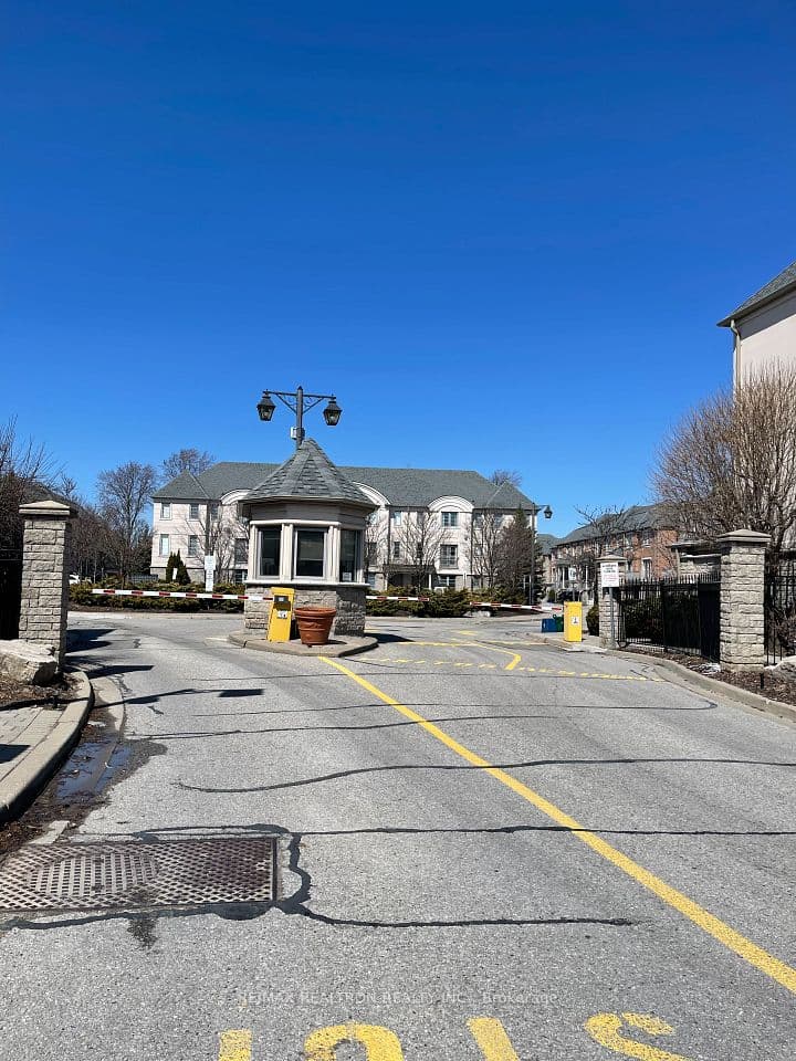 9133 Bayview Avenue 97, Richmond Hill, ON L4B 4V7 – photo 2