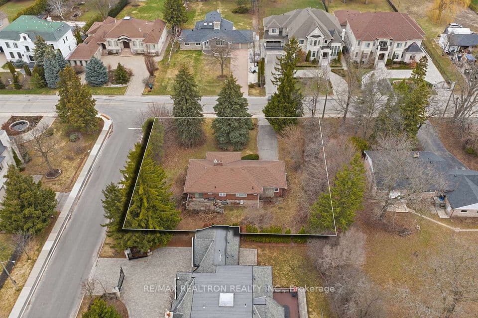 17 Denham Drive, Richmond Hill, ON L4C 6H6 – photo 2