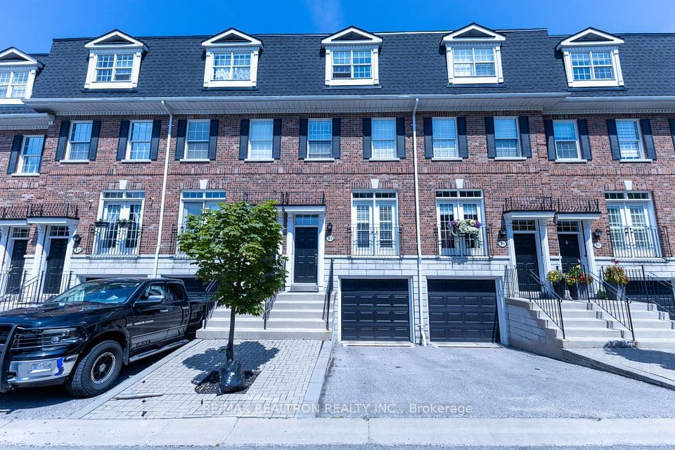 6 Leonard Street 35, Richmond Hill, ON L4C 0L6 – main photo
