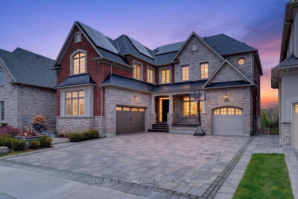 33 Stollery Pond Crescent, Markham, ON L6C 1K4 – main photo