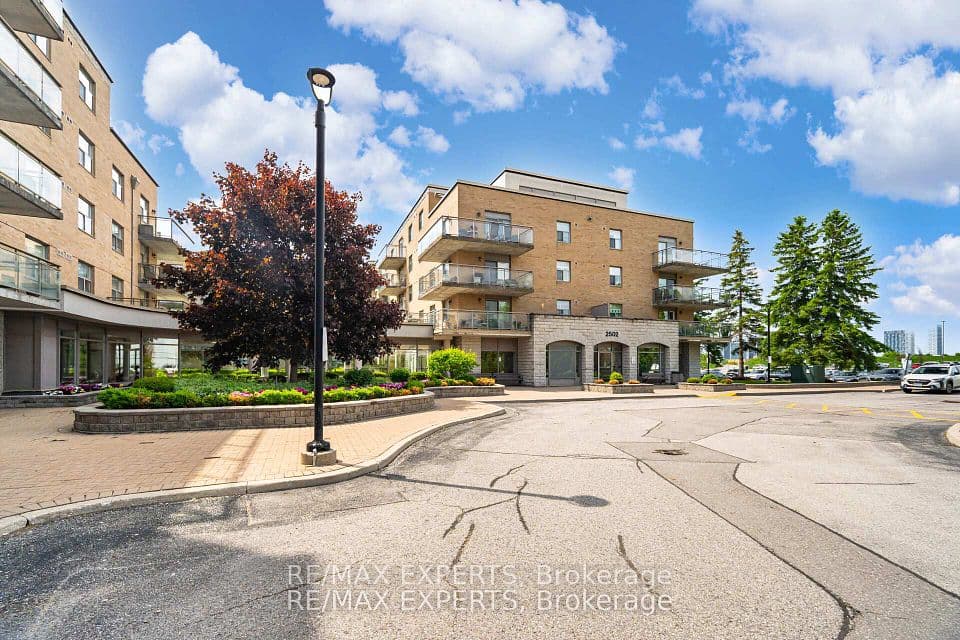 2502 Rutherford Road 216, Vaughan, ON L4K 5N6 – main photo