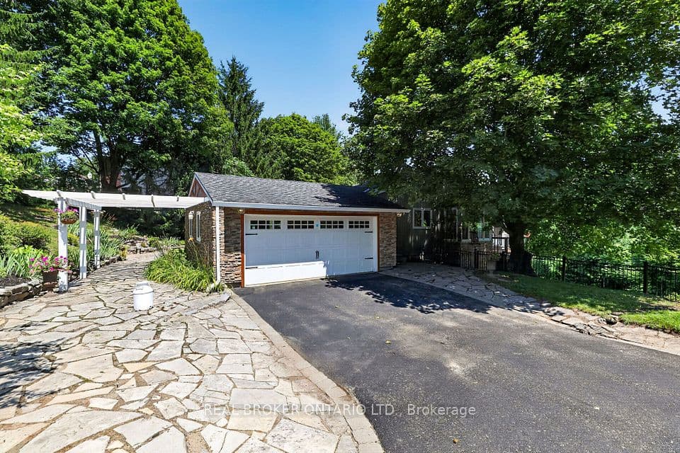 20417 Centre Street, East Gwillimbury, ON L0G 1M0 – photo 2