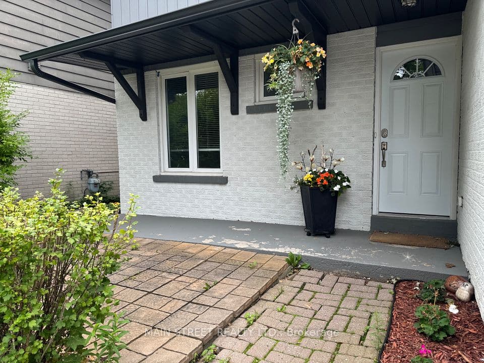 233 Thoms Crescent, Newmarket, ON L3Y 1C9 – photo 3