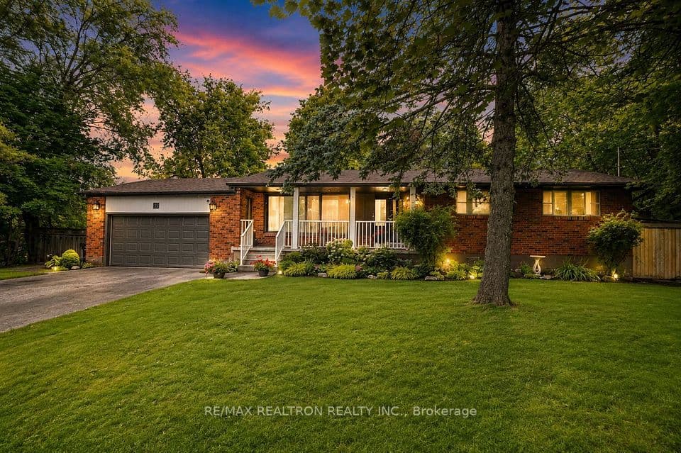 15 Park Road, Bradford West Gwillimbury, ON L0G 1B0 – main photo