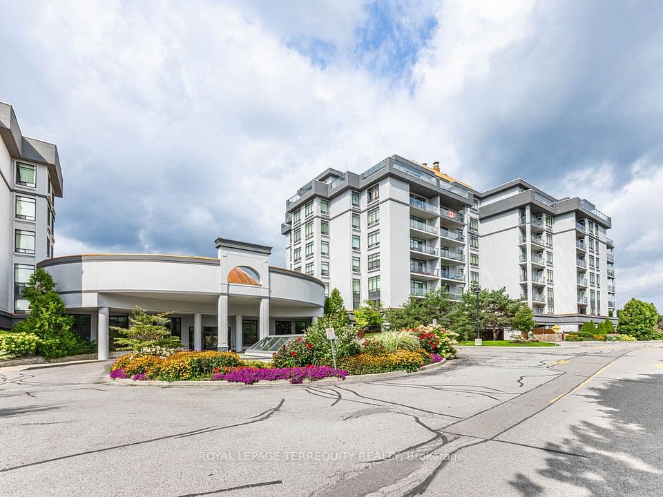 11121 Yonge Street 215, Richmond Hill, ON L4C 0S7 – main photo