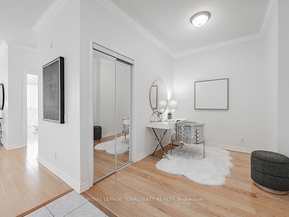 11121 Yonge Street 215, Richmond Hill, ON L4C 0S7 – photo 2