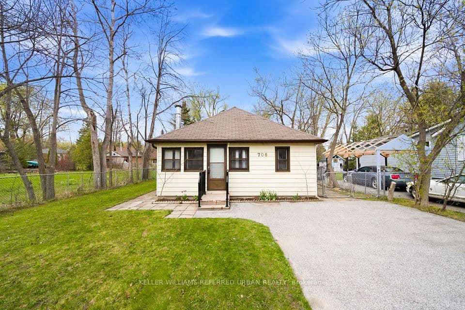 706 Chestnut Street, Innisfil, ON L9S 2H8 – main photo