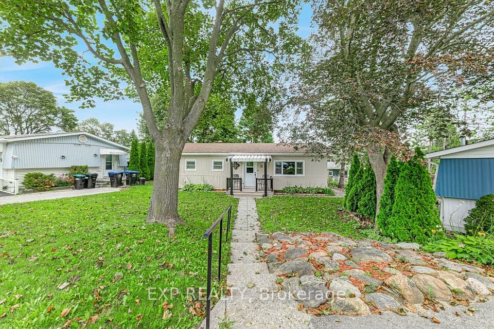 11 Hawthorne Drive, Innisfil, ON L9S 1P7 – main photo