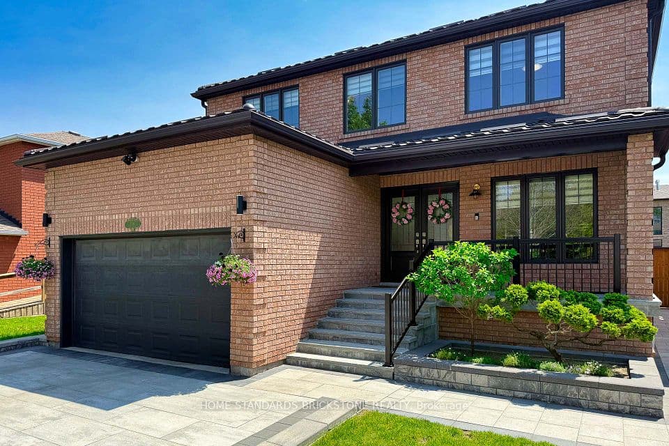 139 Pinewood Drive, Vaughan, ON L4J 5P7 – photo 2