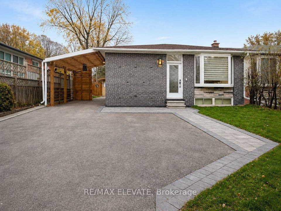 302 Demaine Crescent, Richmond Hill, ON L4C 2W5 – main photo