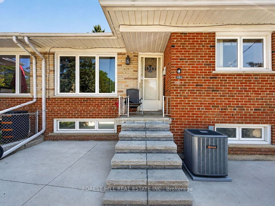 361 Blue Grass Boulevard, Richmond Hill, ON L4C 3H3 – main photo