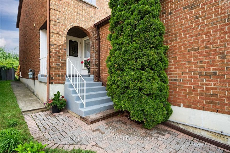 72 Rejane Crescent, Vaughan, ON L4J 5A5 – photo 2