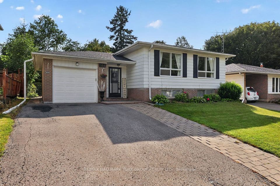384 Glenrose Road, Newmarket, ON L3Y 4M3 – main photo